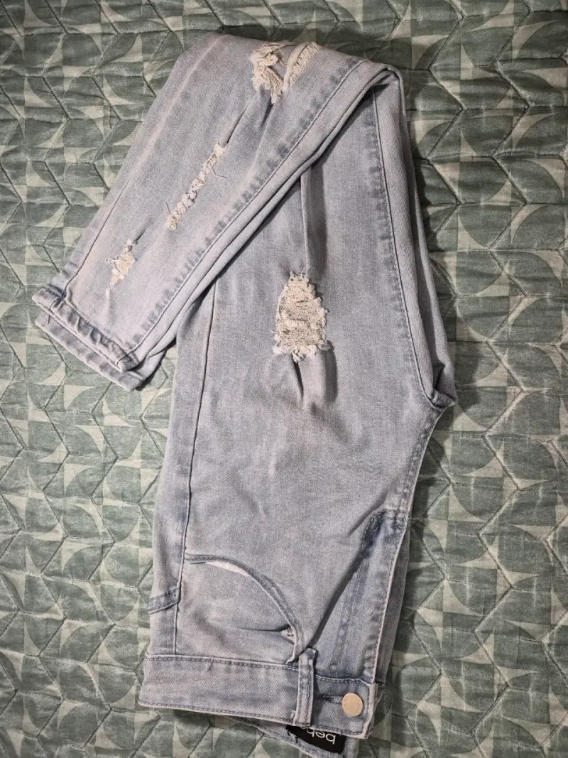 Jeans de mujer desgastados celestes Bebe - 1