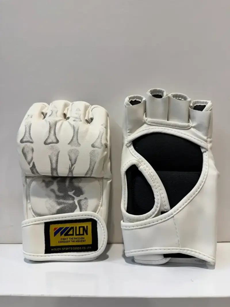 Guantes de MMA Wolon blancos con diseño de huesos - 1