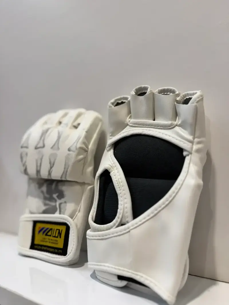 Guantes de MMA Wolon blancos con diseño de huesos - 2