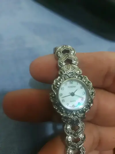 Reloj de pulsera elegante con diseño de joyería - miniatura 4