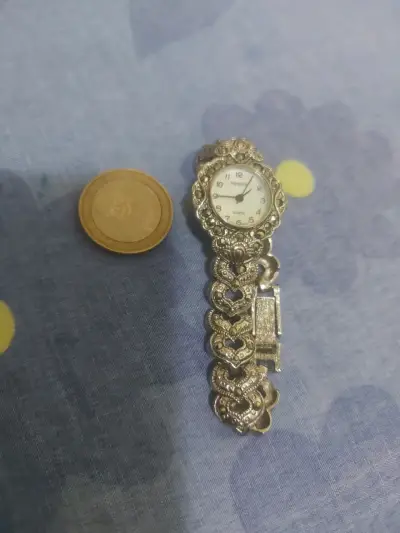 Reloj de pulsera elegante con diseño de joyería - miniatura 6