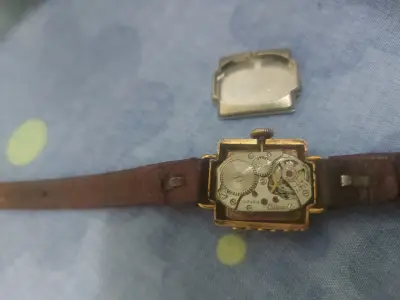 Reloj vintage Certina de pulsera dorado - miniatura 3