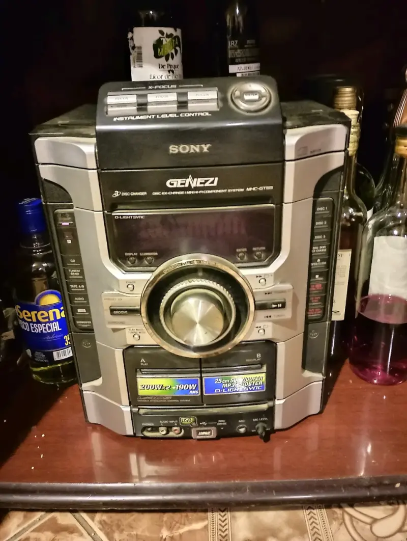 Sistema de sonido Sony Genezi con parlantes potentes
