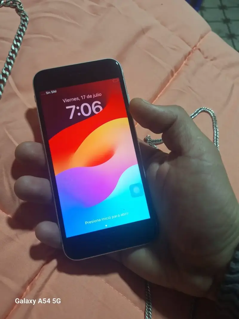 iPhone SE (2020) - 2
