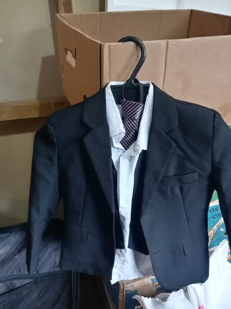Traje formal para niño con camisa y corbata - 1