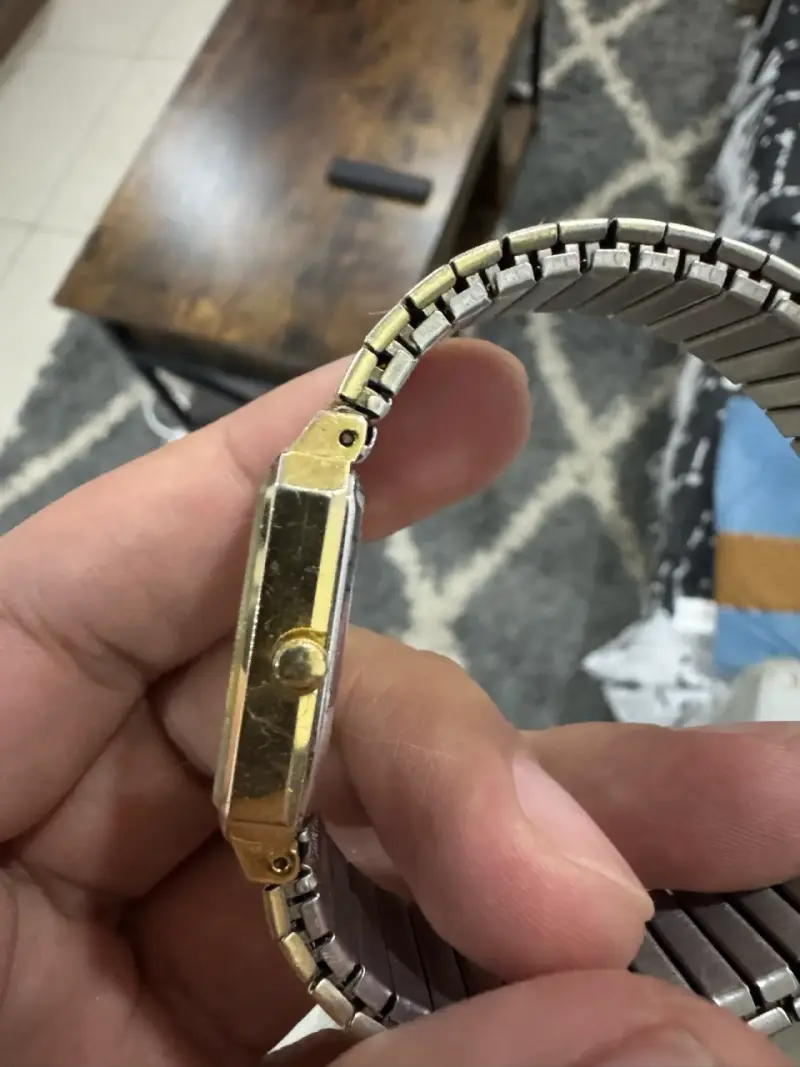 Reloj Citizen Quartz dorado - 3