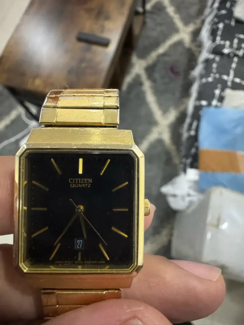 Reloj Citizen Quartz dorado - 5