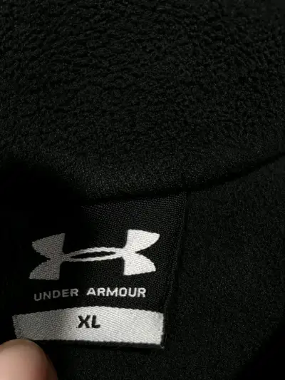 Polerón negro Under Armour con cierre - miniatura 2
