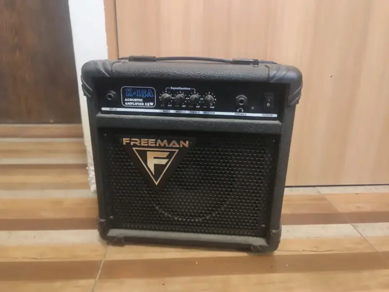 Amplificador acústico Freeman K-15A 15W - 1