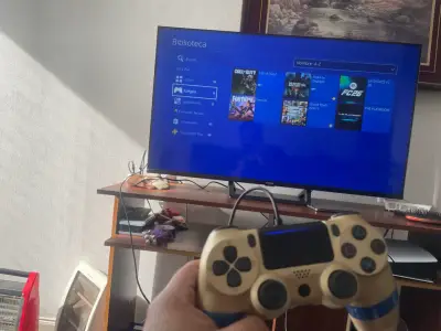 Consola PlayStation 4 con Control Dorado - miniatura 2