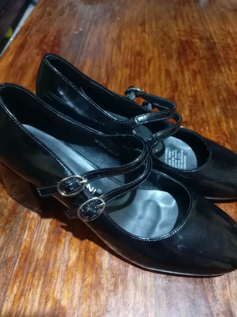Zapatos de charol negros con hebillas - 4