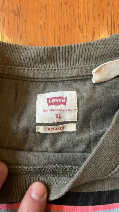 Polera a rayas Levi's gris y rosa - miniatura 3