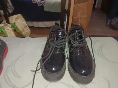 Zapatos de charol negros con plataforma - miniatura 1