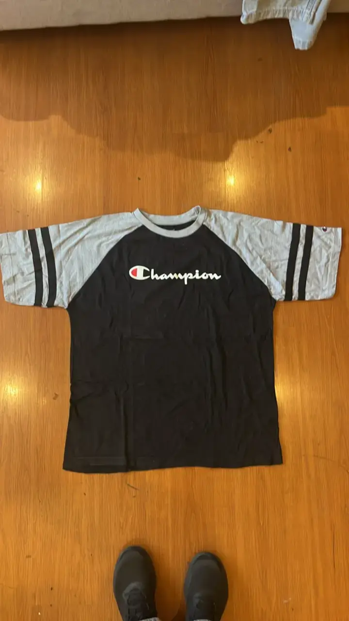 Polera Champion negra y gris de manga corta - 1