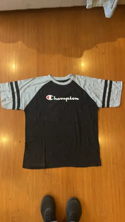Polera Champion negra y gris de manga corta - miniatura 1