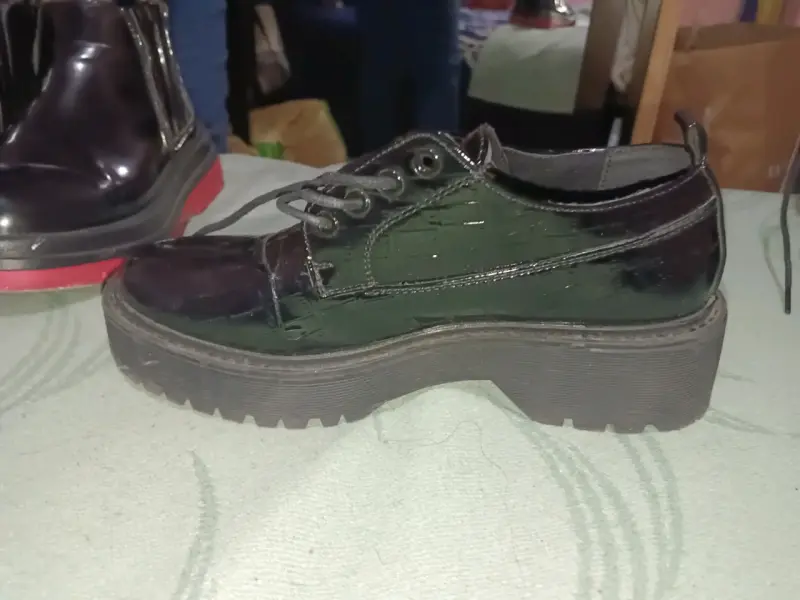 Zapatos de charol negros con plataforma - 2