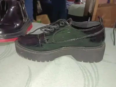 Zapatos de charol negros con plataforma - miniatura 2