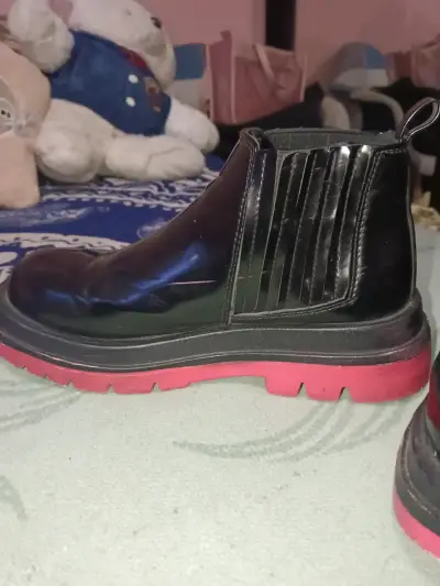 Botines de cuero negro con suela roja - miniatura 1