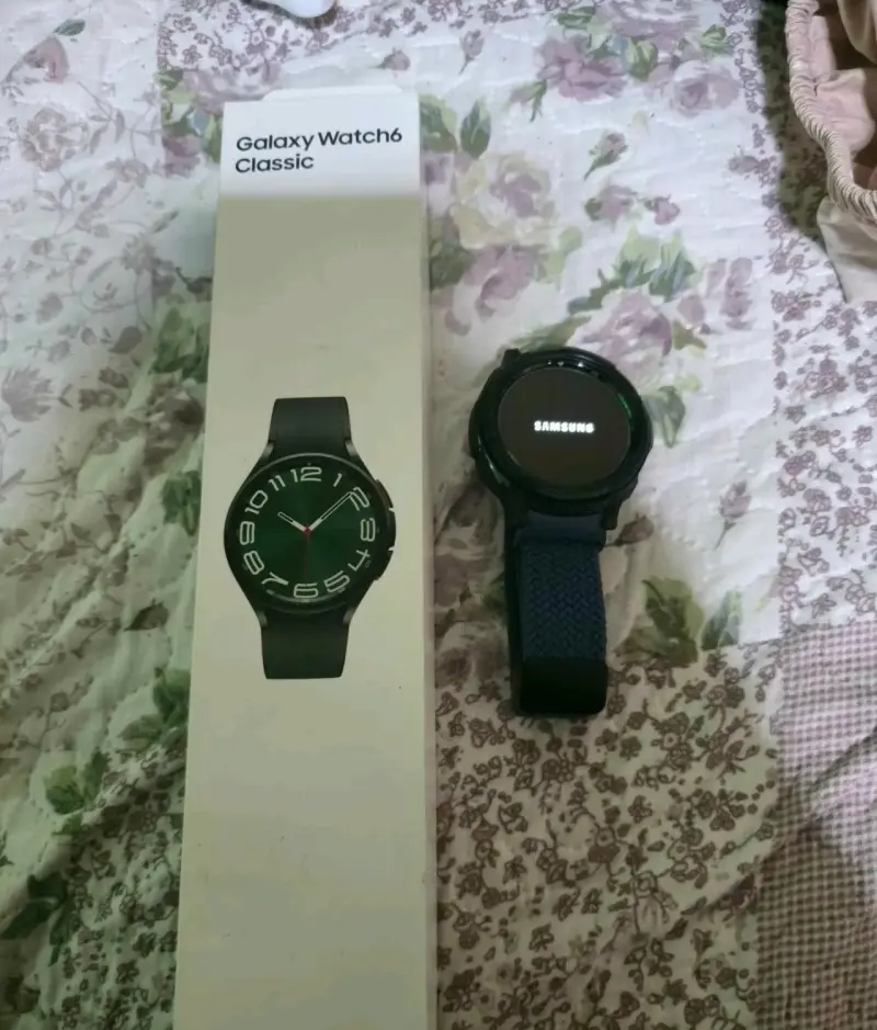 Samsung Galaxy Watch6 Classic con correa azul - 3