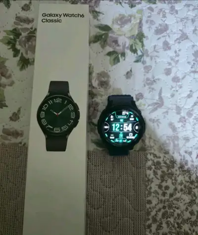 Samsung Galaxy Watch6 Classic con correa azul - miniatura 4