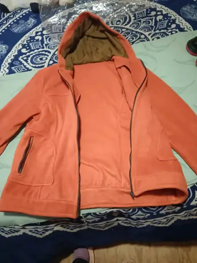 Chaqueta de polar naranja con capucha - miniatura 1
