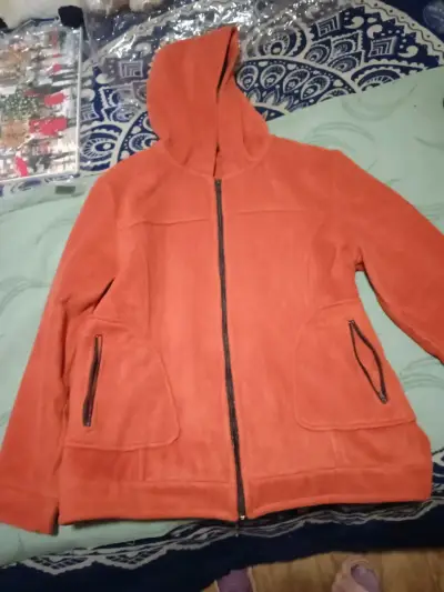 Chaqueta de polar naranja con capucha - miniatura 3