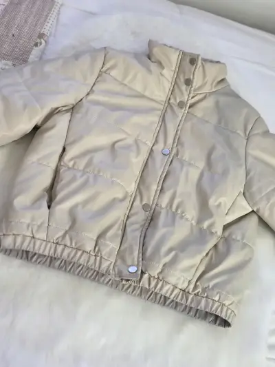 Chaqueta acolchada beige para mujer - miniatura 2