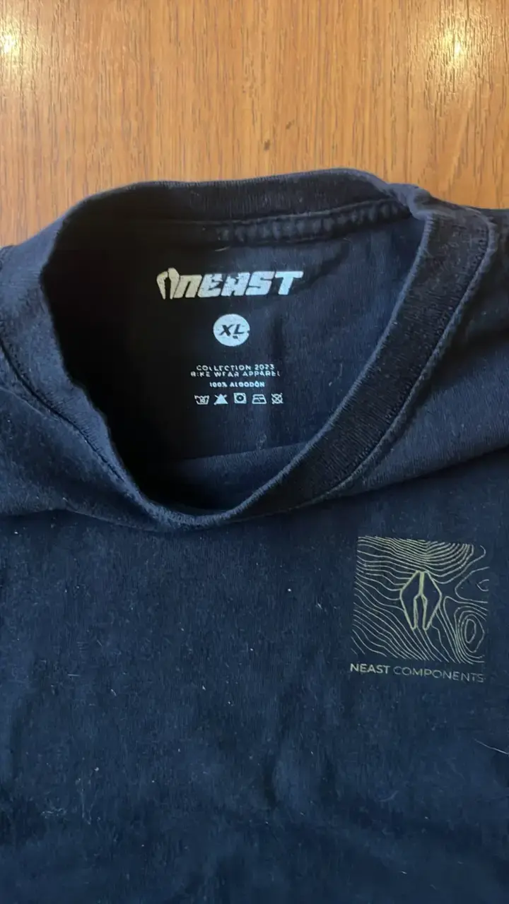 Polera negra Neast Components talla XL - 2