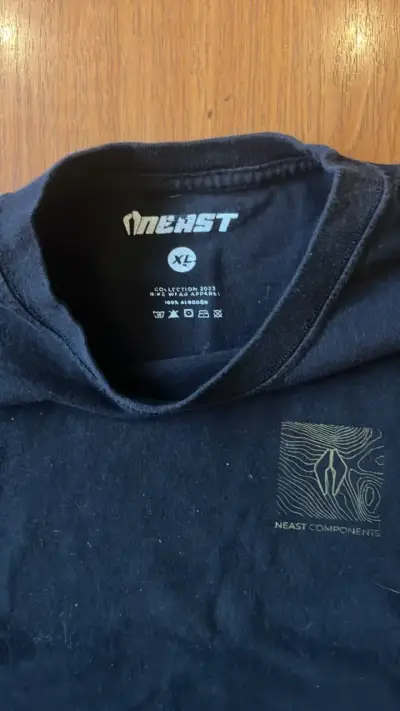 Polera negra Neast Components talla XL - miniatura 2