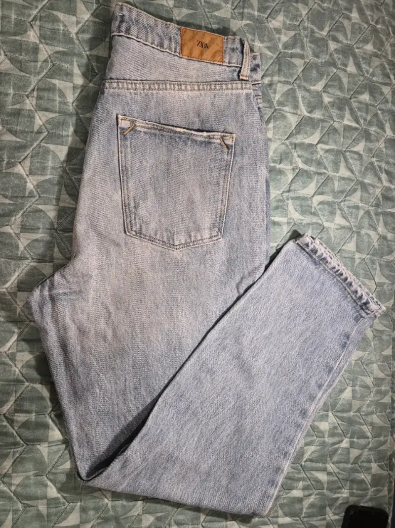 Jeans de mezclilla zara azul claro desgastados - 2