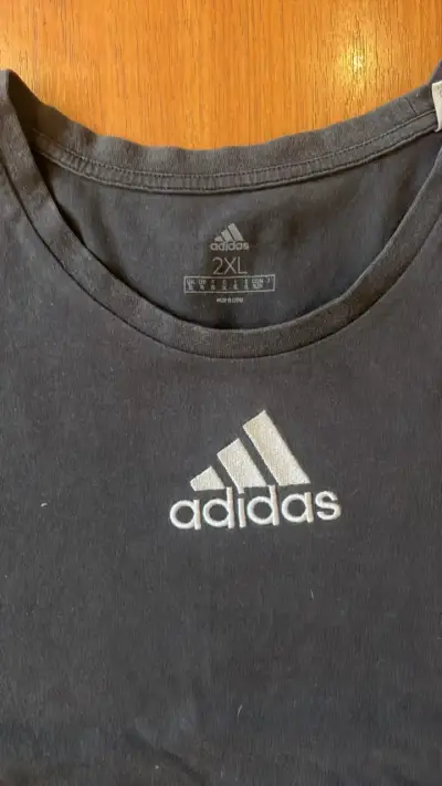 Polera Adidas azul con franjas blancas - miniatura 2