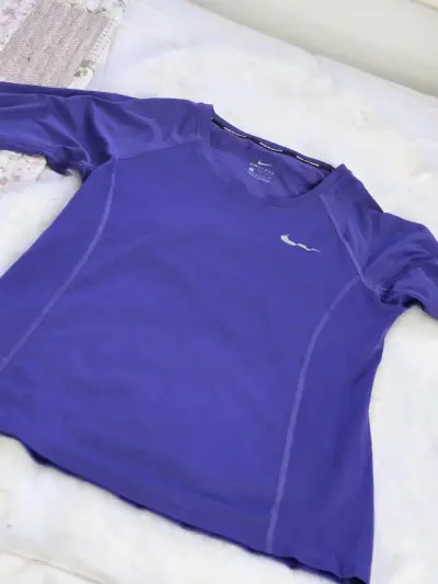 Polera Deportiva Nike Dri-Fit Morada - miniatura 1