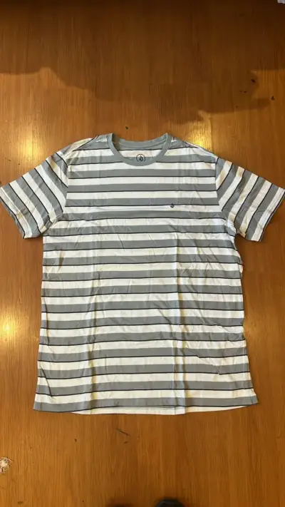 Polera a rayas Volcom talla XXL - miniatura 1