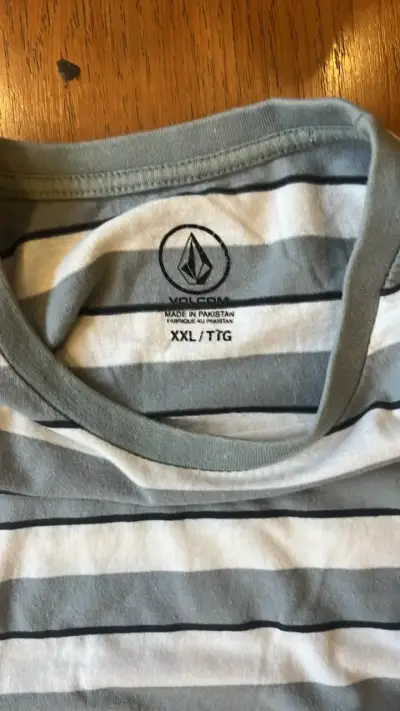Polera a rayas Volcom talla XXL - miniatura 2