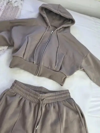 Conjunto de buzo deportivo beige unisex - miniatura 1