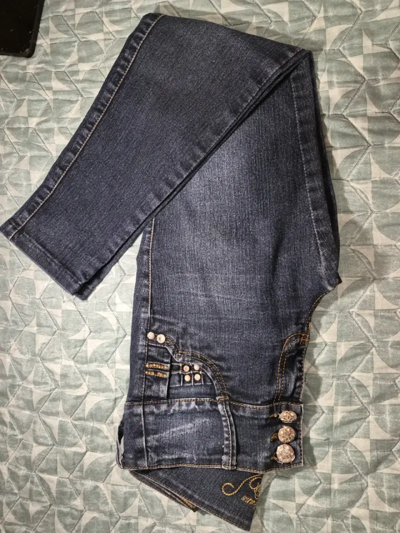 Jeans colombianos con detalles decorativos - 2