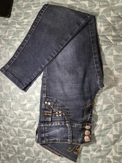Jeans colombianos con detalles decorativos - miniatura 2