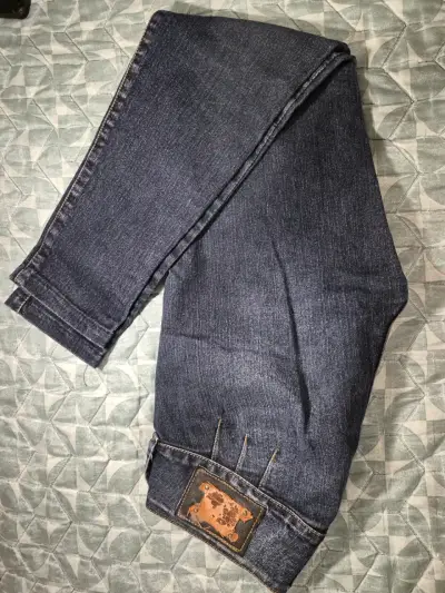 Jeans colombianos con detalles decorativos - miniatura 3