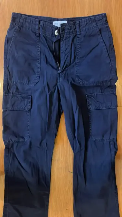 Pantalones cargo azul marino Zara para mujer - miniatura 2