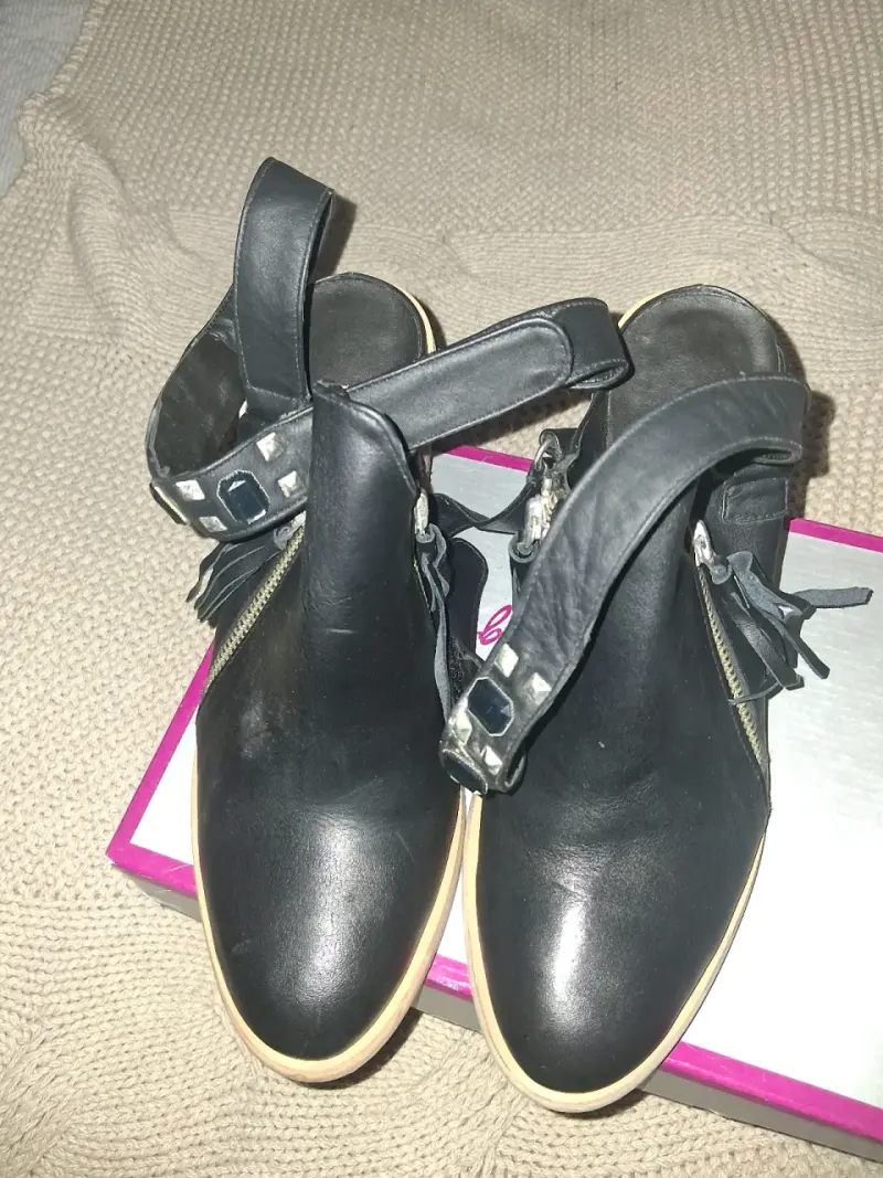 Sandalias negras de cuero con tachas Pollini - 1