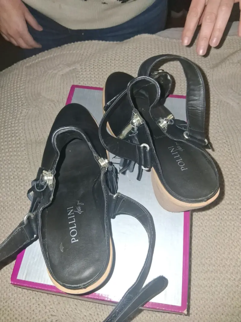 Sandalias negras de cuero con tachas Pollini - 2