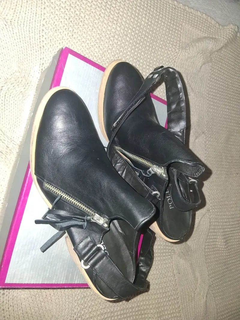 Sandalias negras de cuero con tachas Pollini - 3