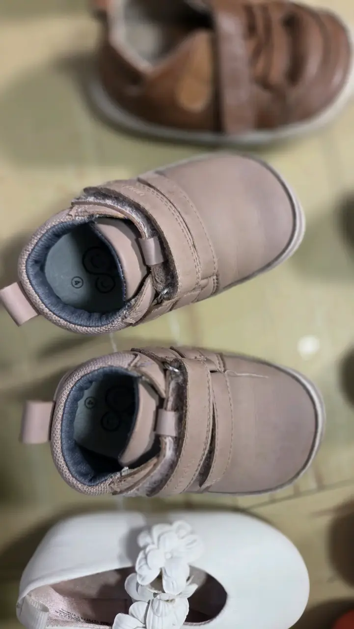 Botines de cuero para niños color beige