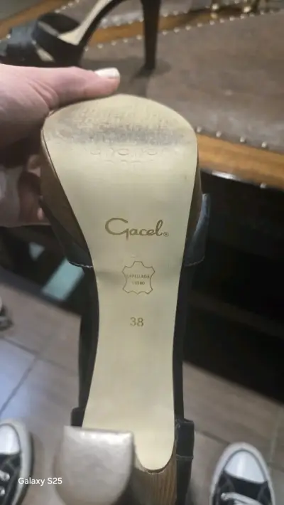 Tacones de cuero negro marca Gacel talla 38 - miniatura 1