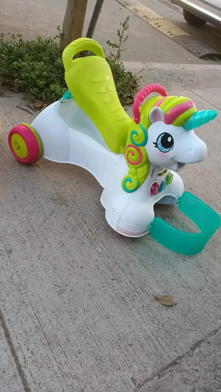 Andador infantil unicornio colorido
