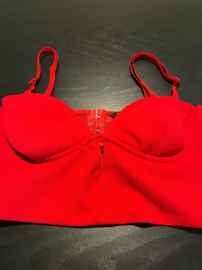 Top rojo estilo corset Zara - miniatura 2