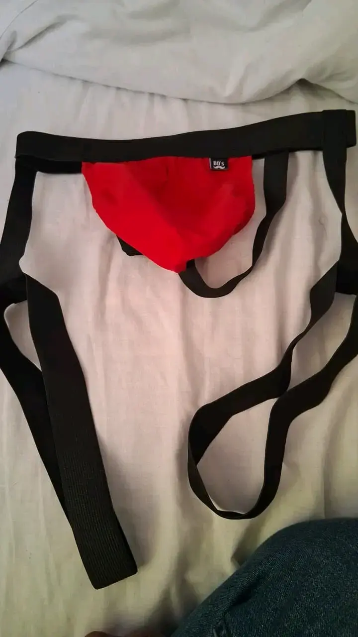 Suspensorio deportivo rojo y negro para hombre
