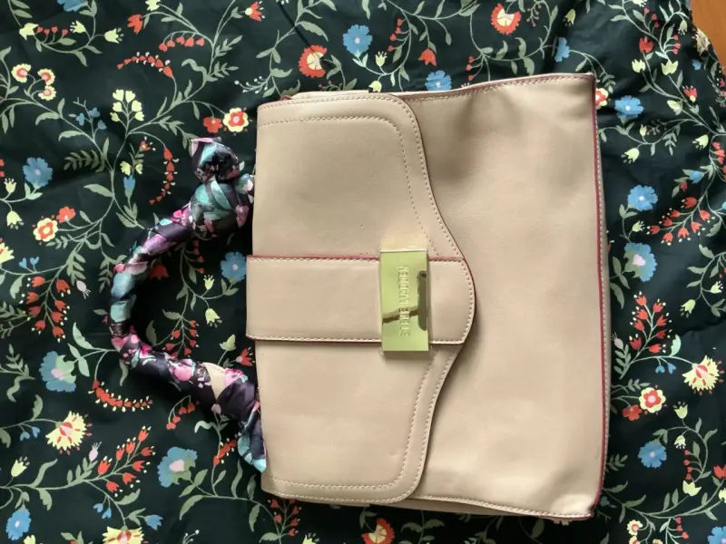 Cartera beige Steve Madden con asa floral - 1