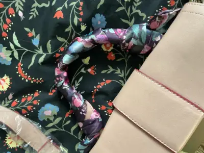 Cartera beige Steve Madden con asa floral - miniatura 5