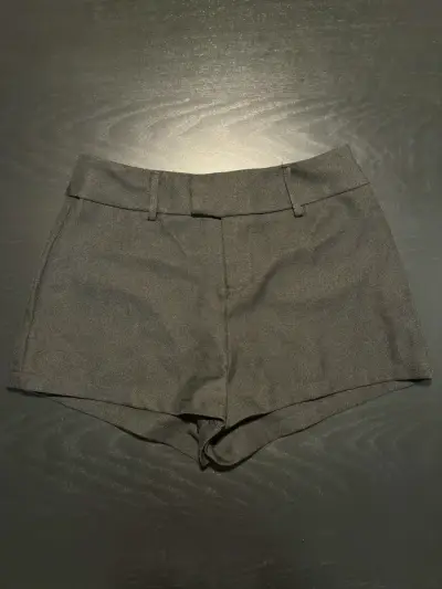 Shorts de vestir negro para mujer - miniatura 1